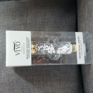 BNIB Vivo Per Lei White Pearl Serum